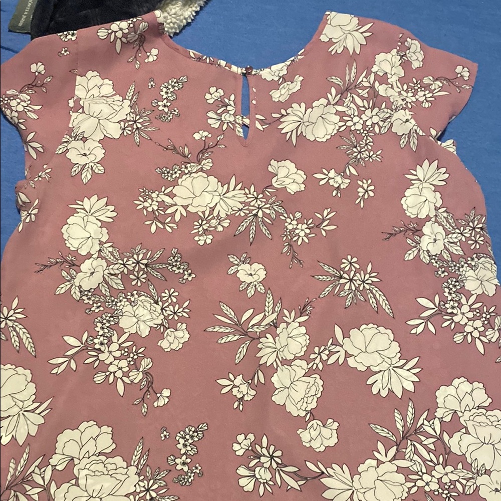 Pink shirt with cute flowers